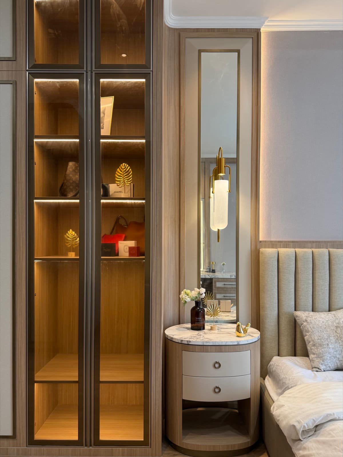 Buaran interior photograph 2