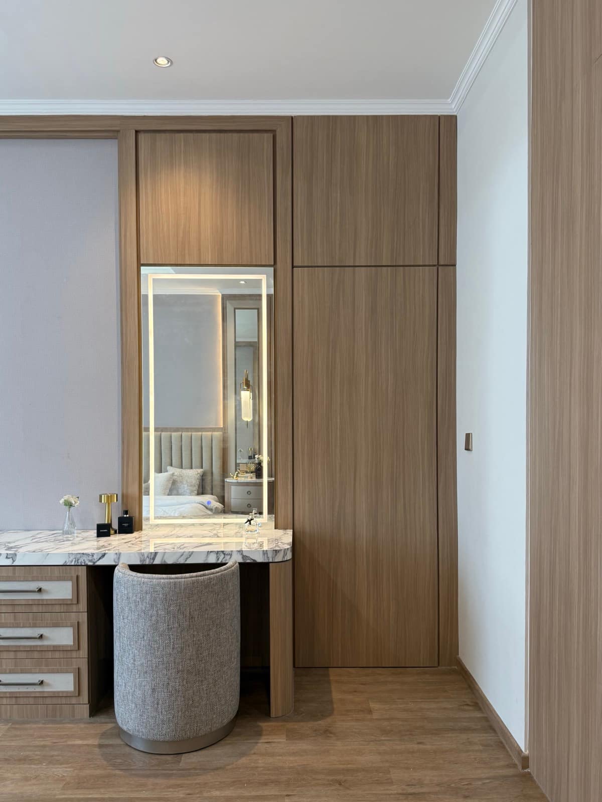 Buaran interior photograph 3