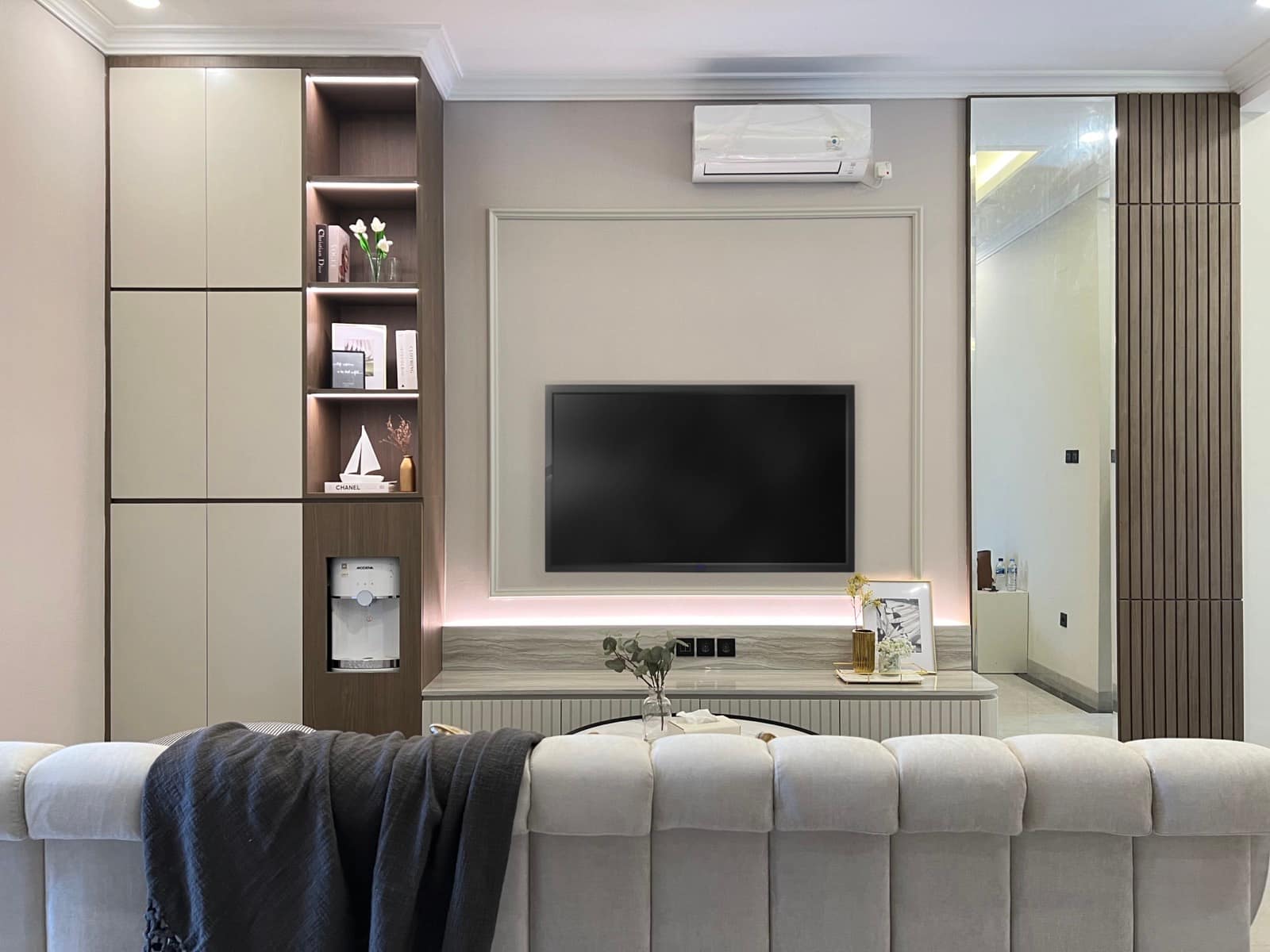 Jagakarsa interior photograph 1