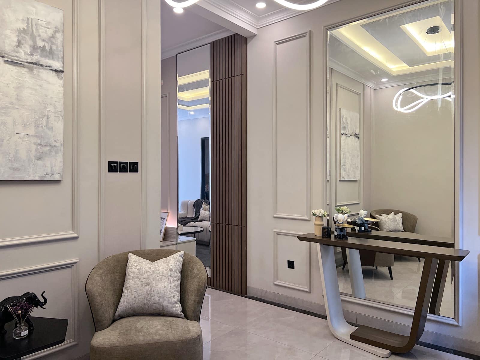 Jagakarsa interior photograph 5