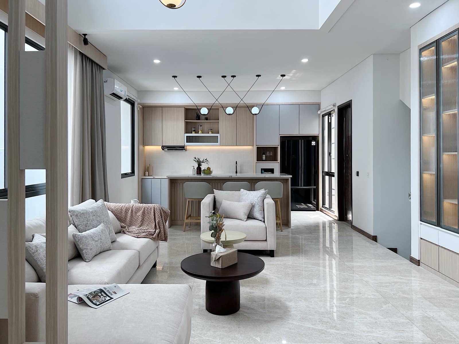 Kiyomi Zora BSD interior photograph 3