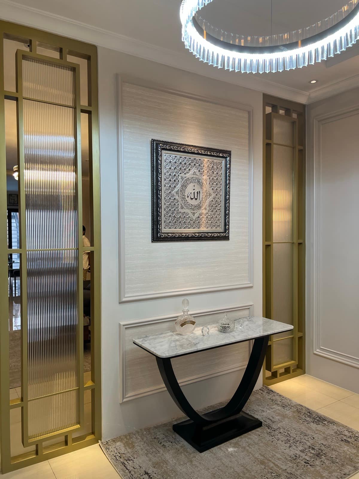 Tebet interior photograph 1