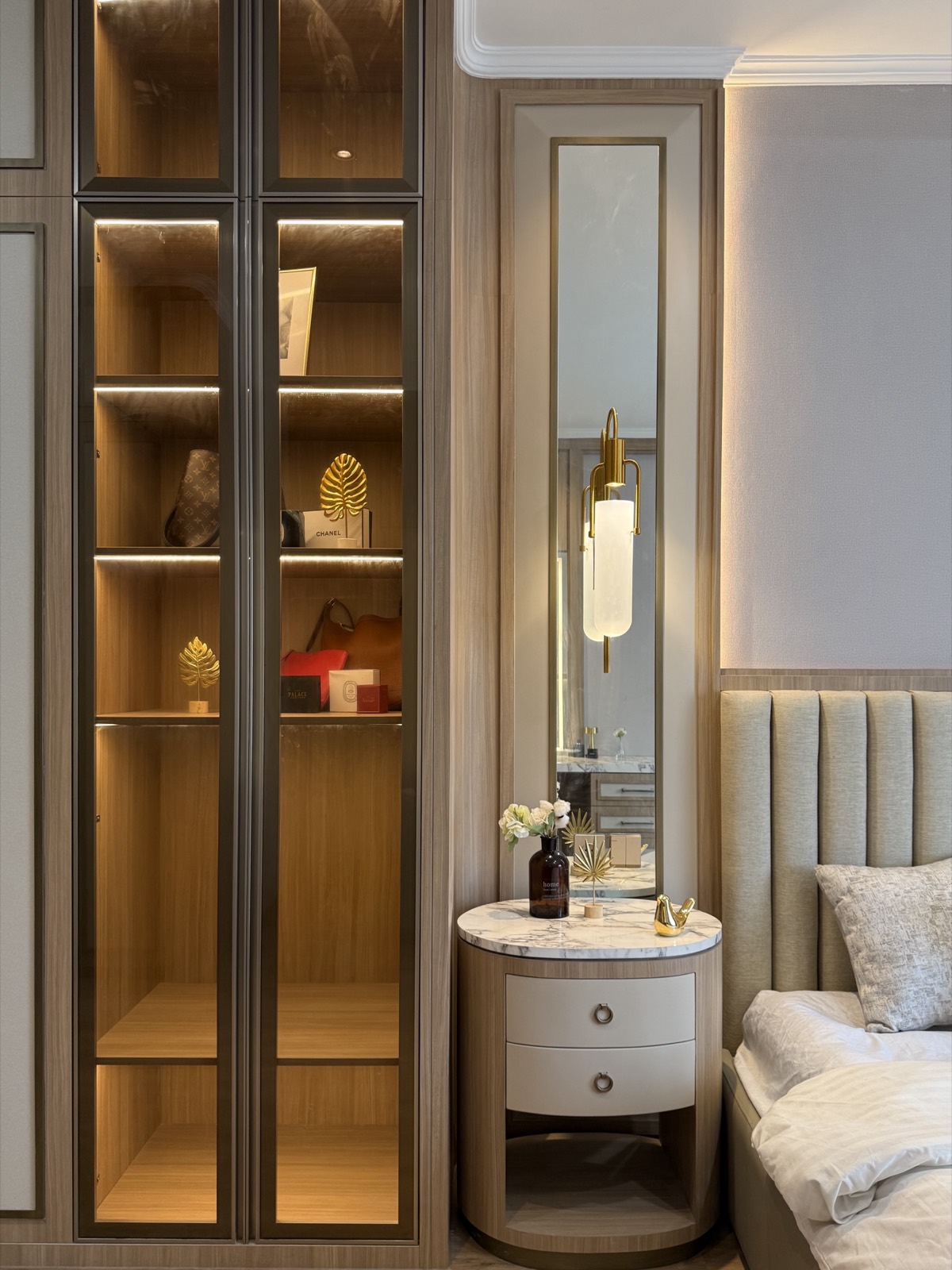 Buaran interior photograph 2
