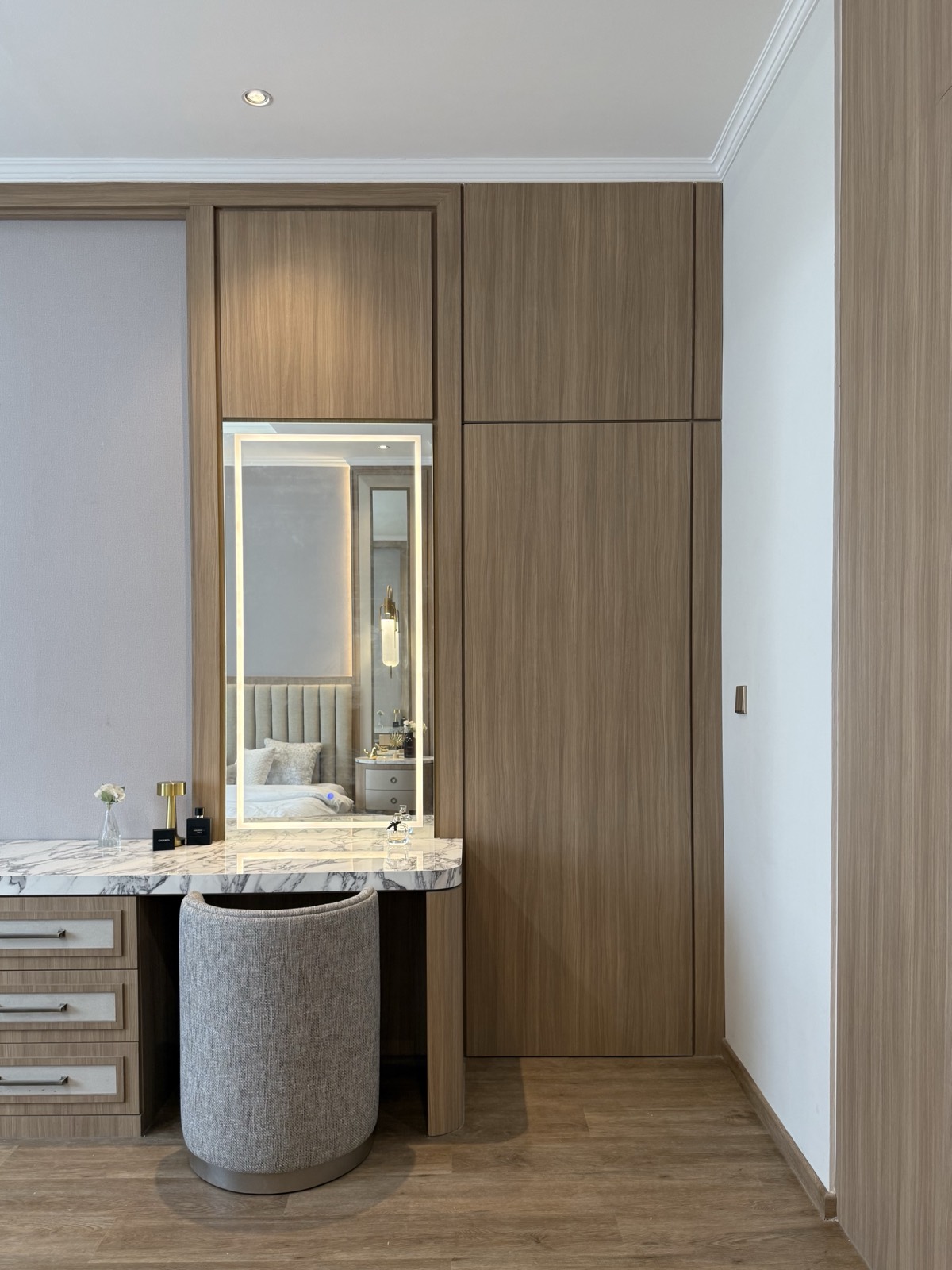 Buaran interior photograph 3
