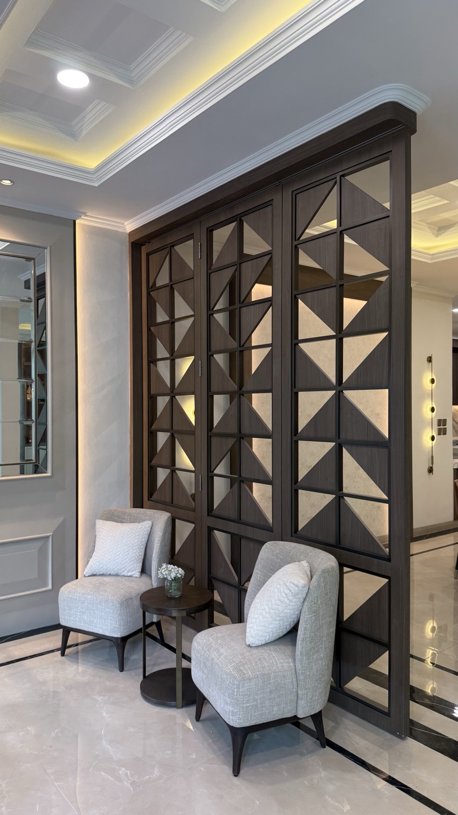 Buaran interior photograph 6