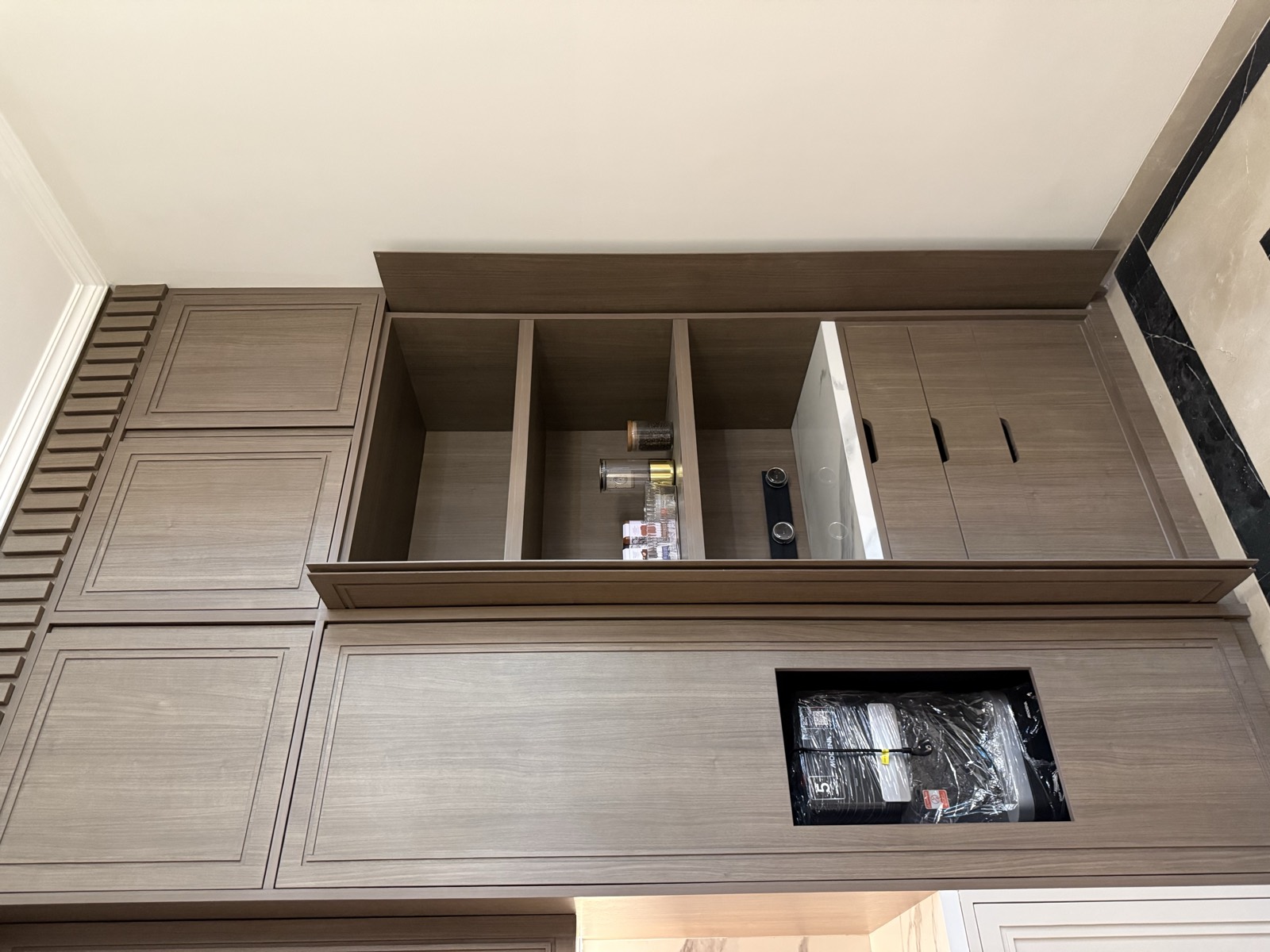 Buaran interior photograph 9