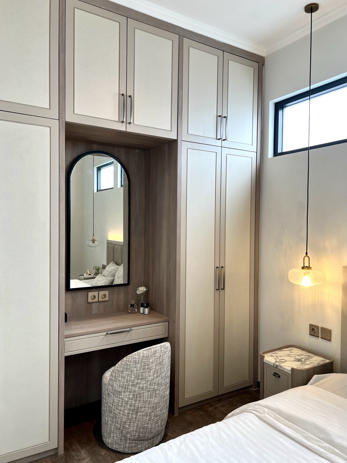 Buaran interior photograph 13