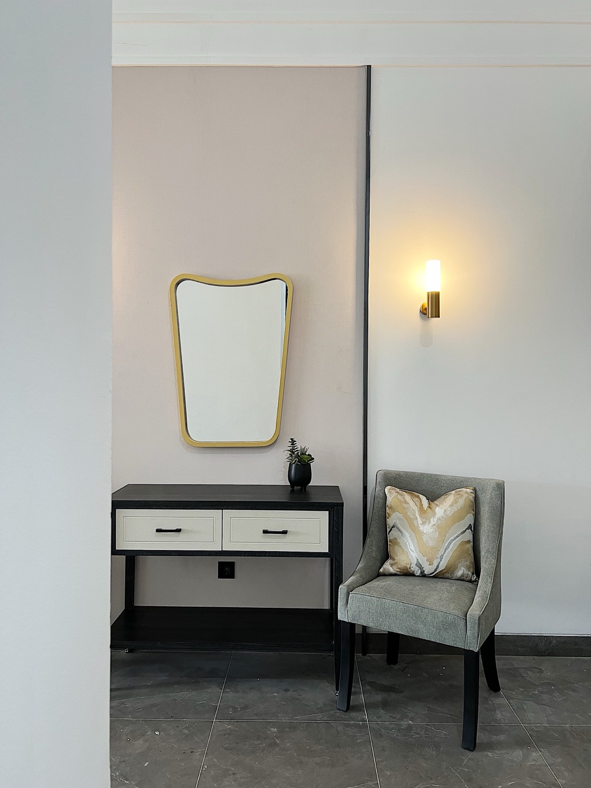 Imperial Gading interior photograph 3