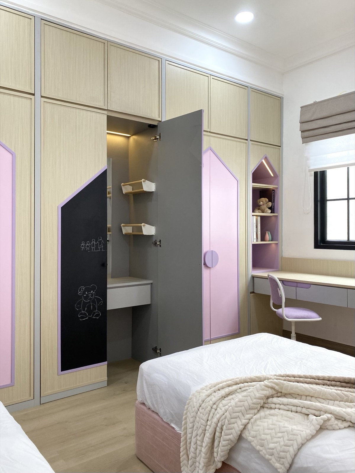 Imperial Gading interior photograph 7
