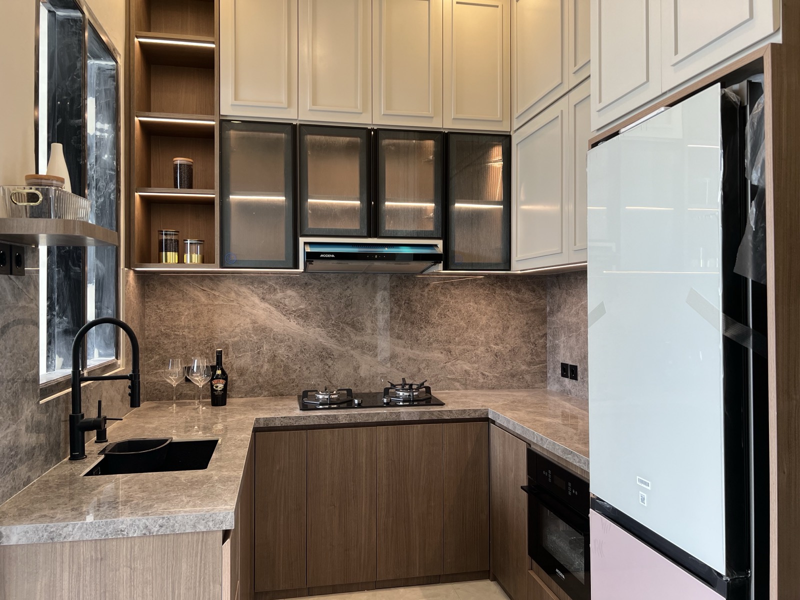Jagakarsa interior photograph 6