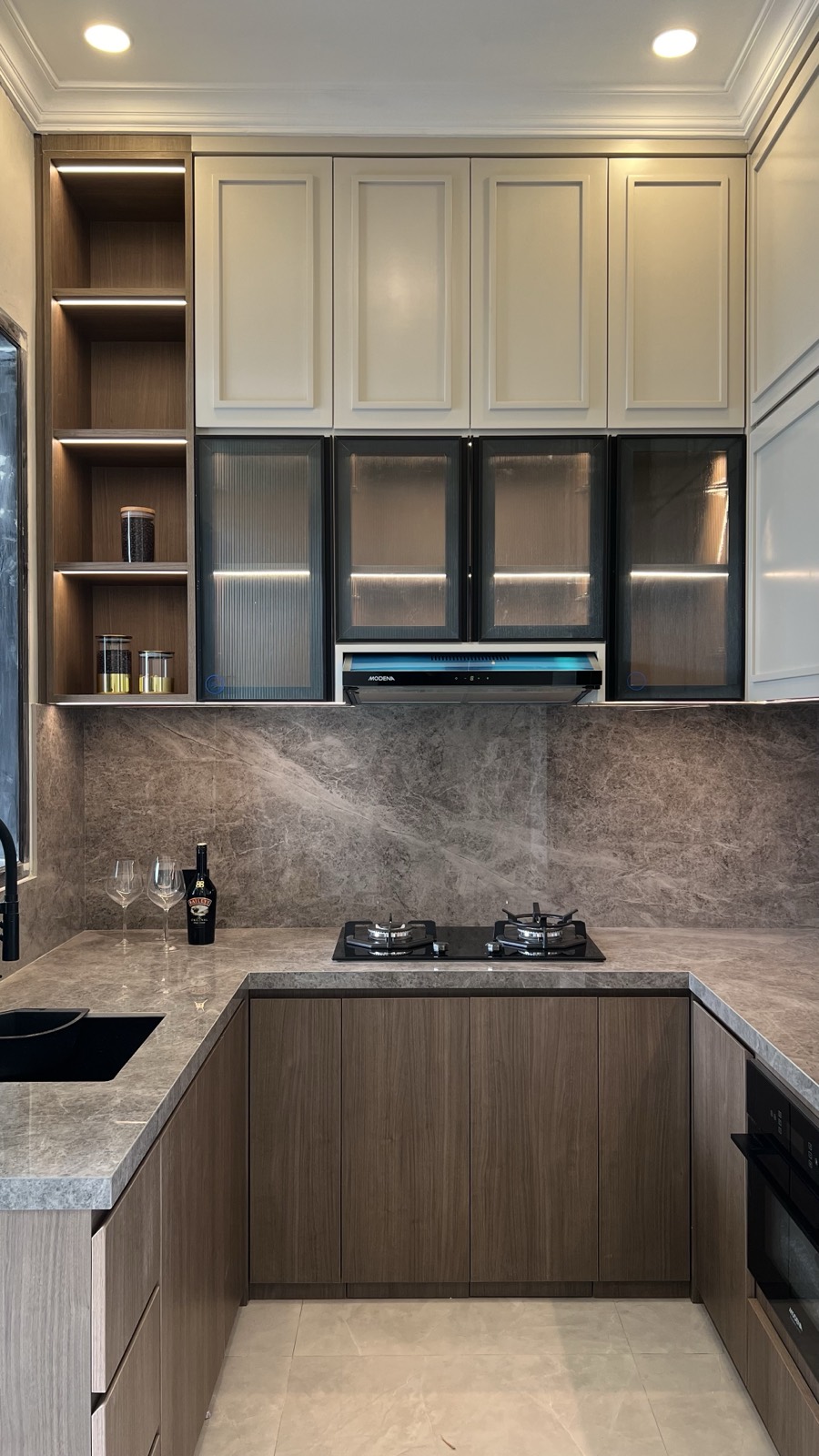 Jagakarsa interior photograph 7