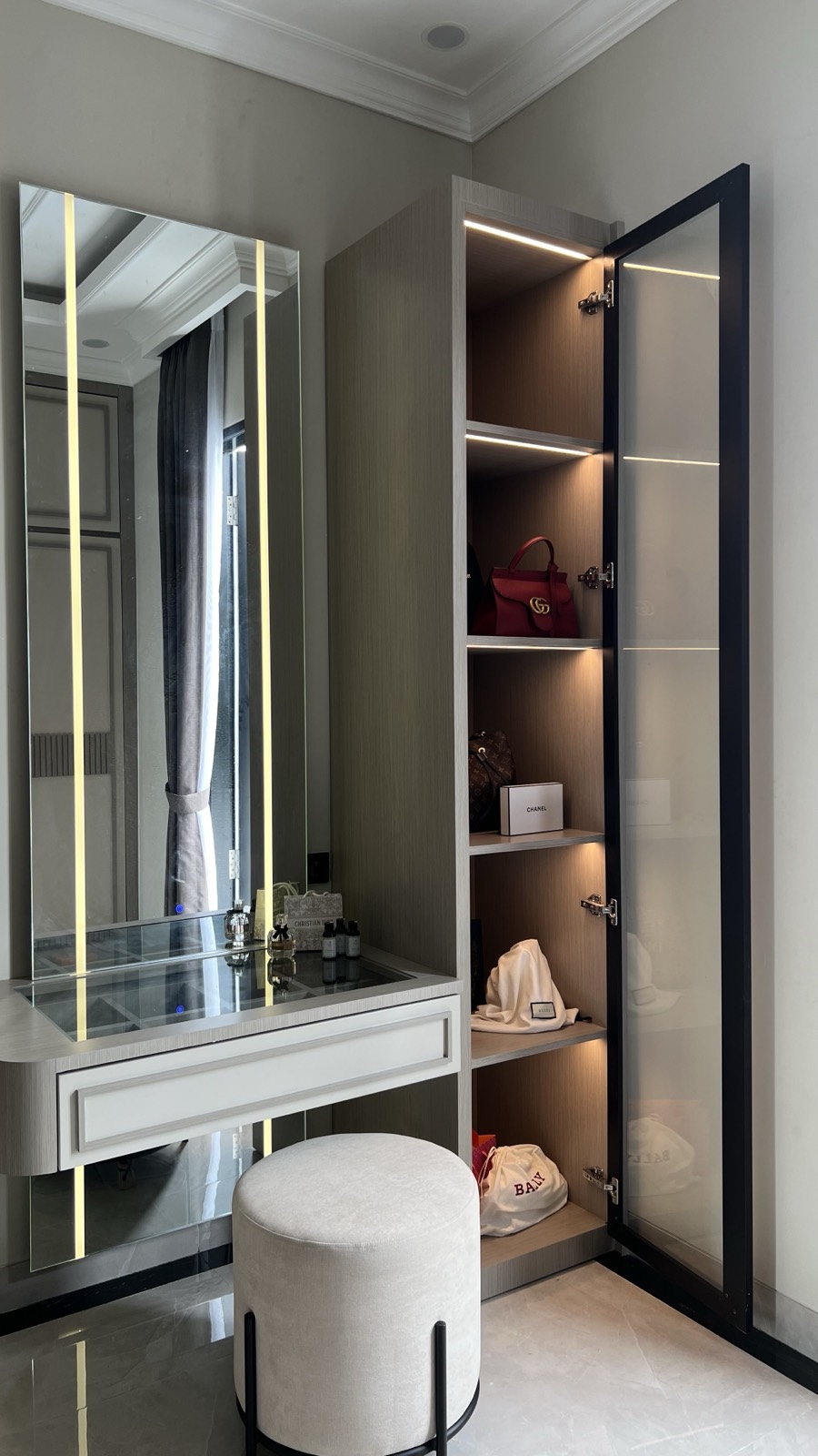 Jagakarsa interior photograph 8