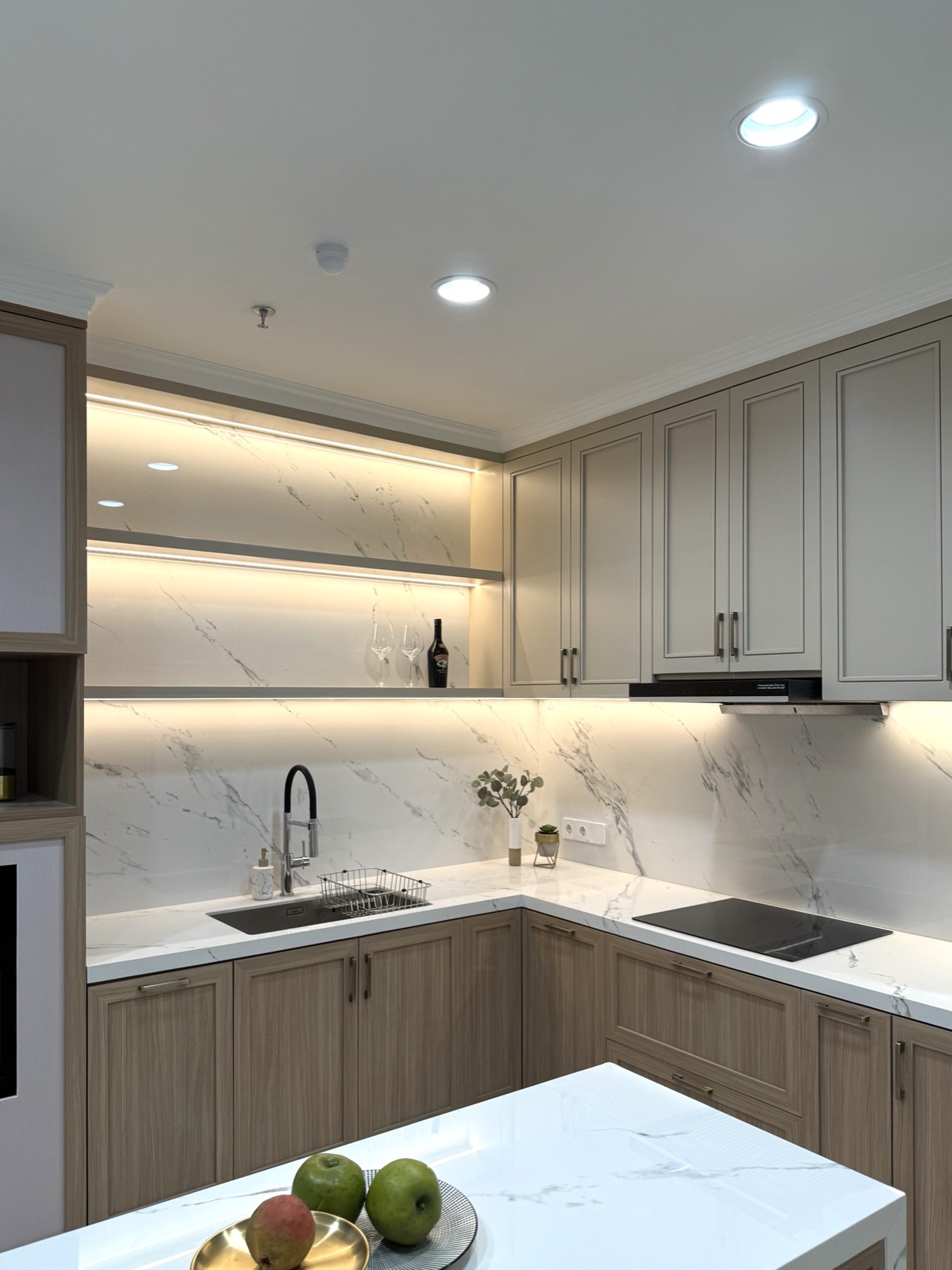 Kedoya Apartment interior photograph 4
