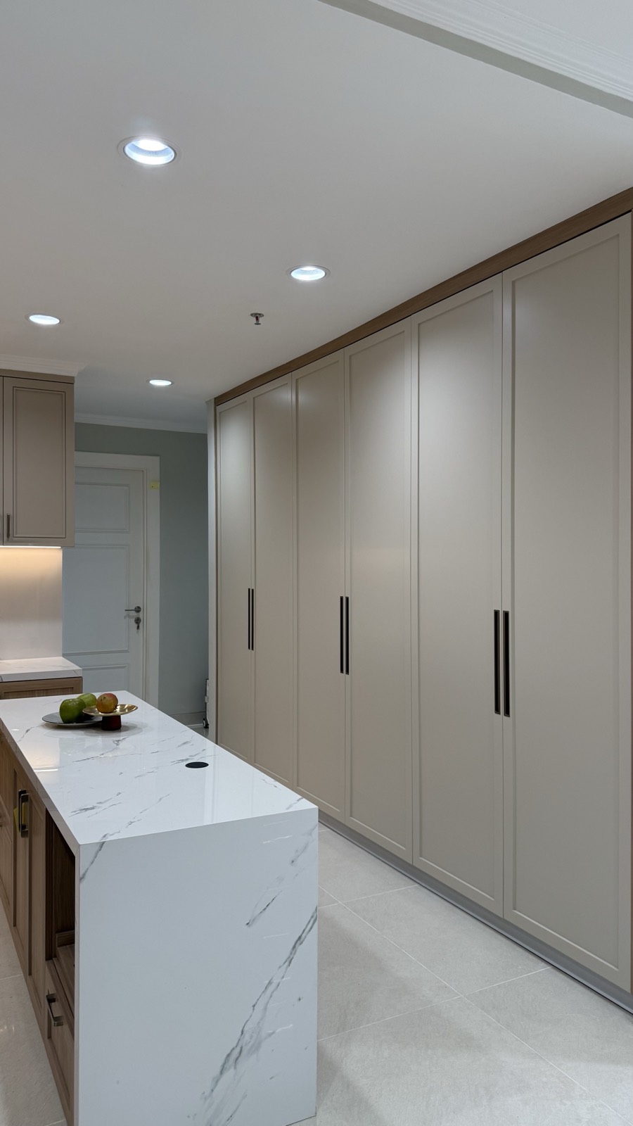 Kedoya Apartment interior photograph 5