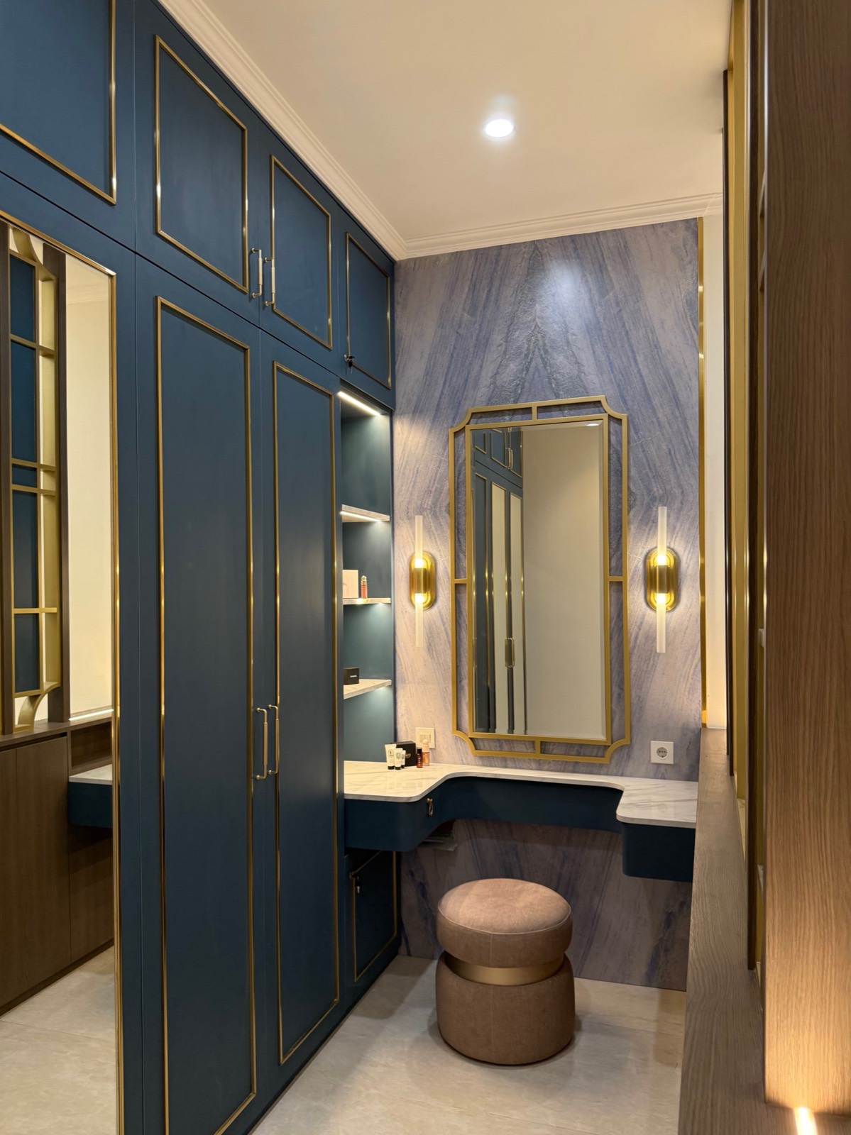 Kemang Pratama interior photograph 15