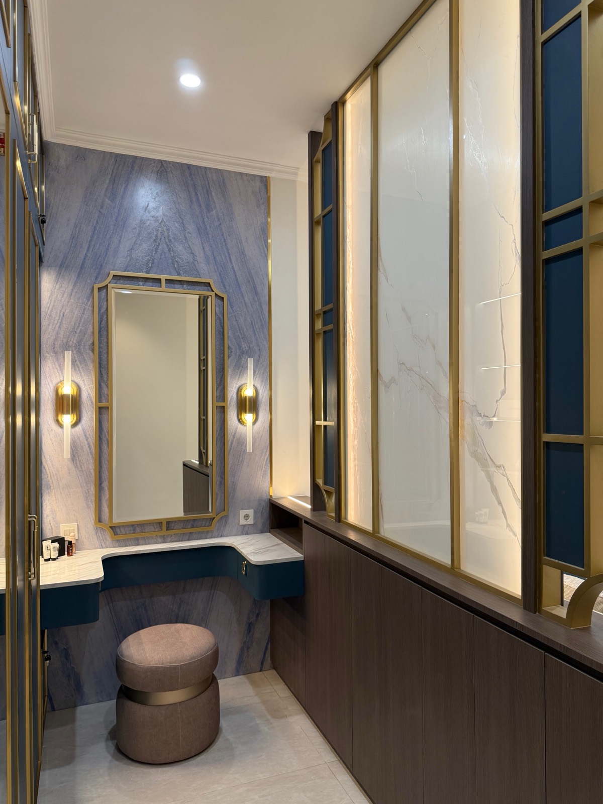 Kemang Pratama interior photograph 16