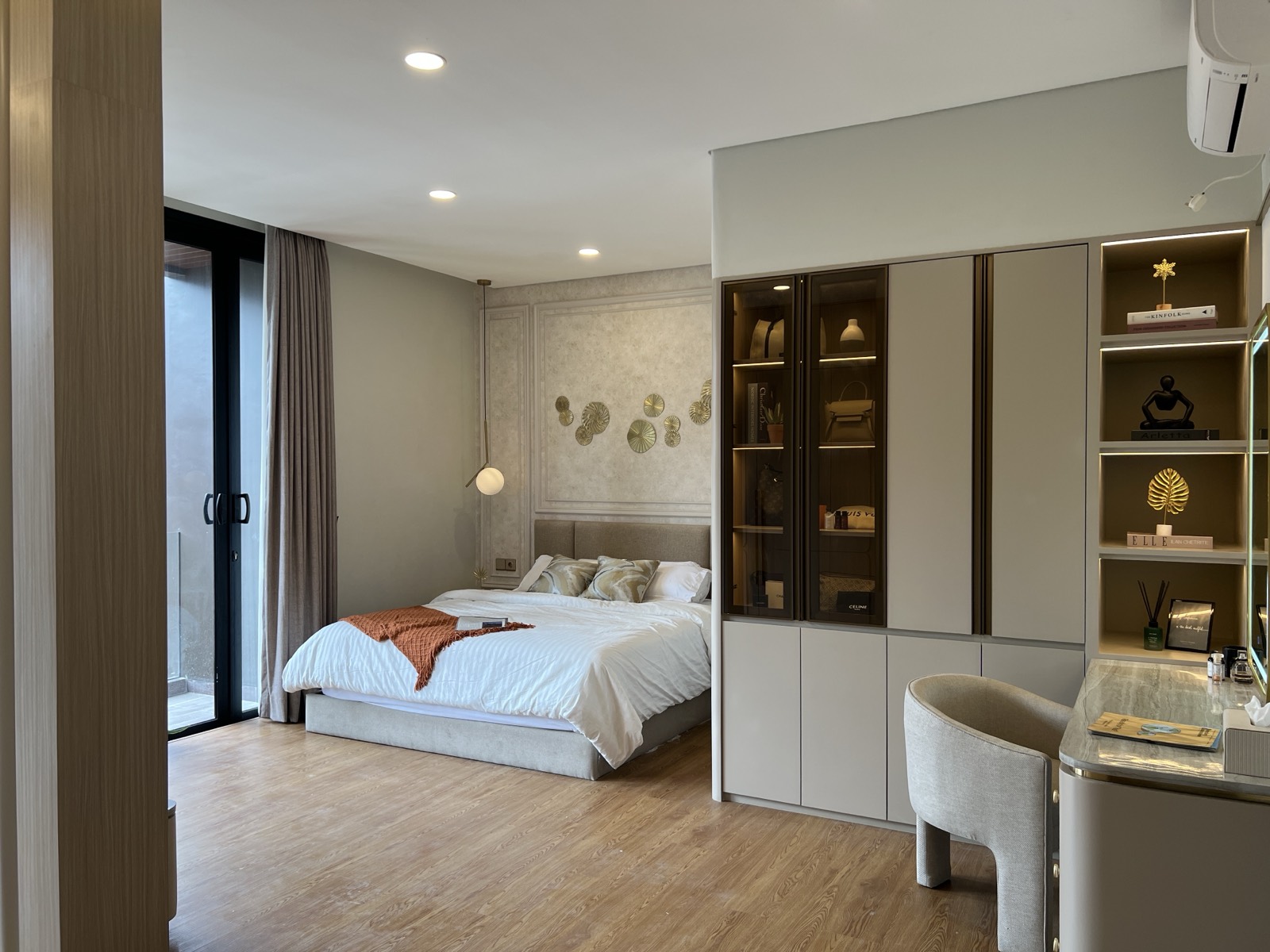 Kinaya Andara interior photograph 3