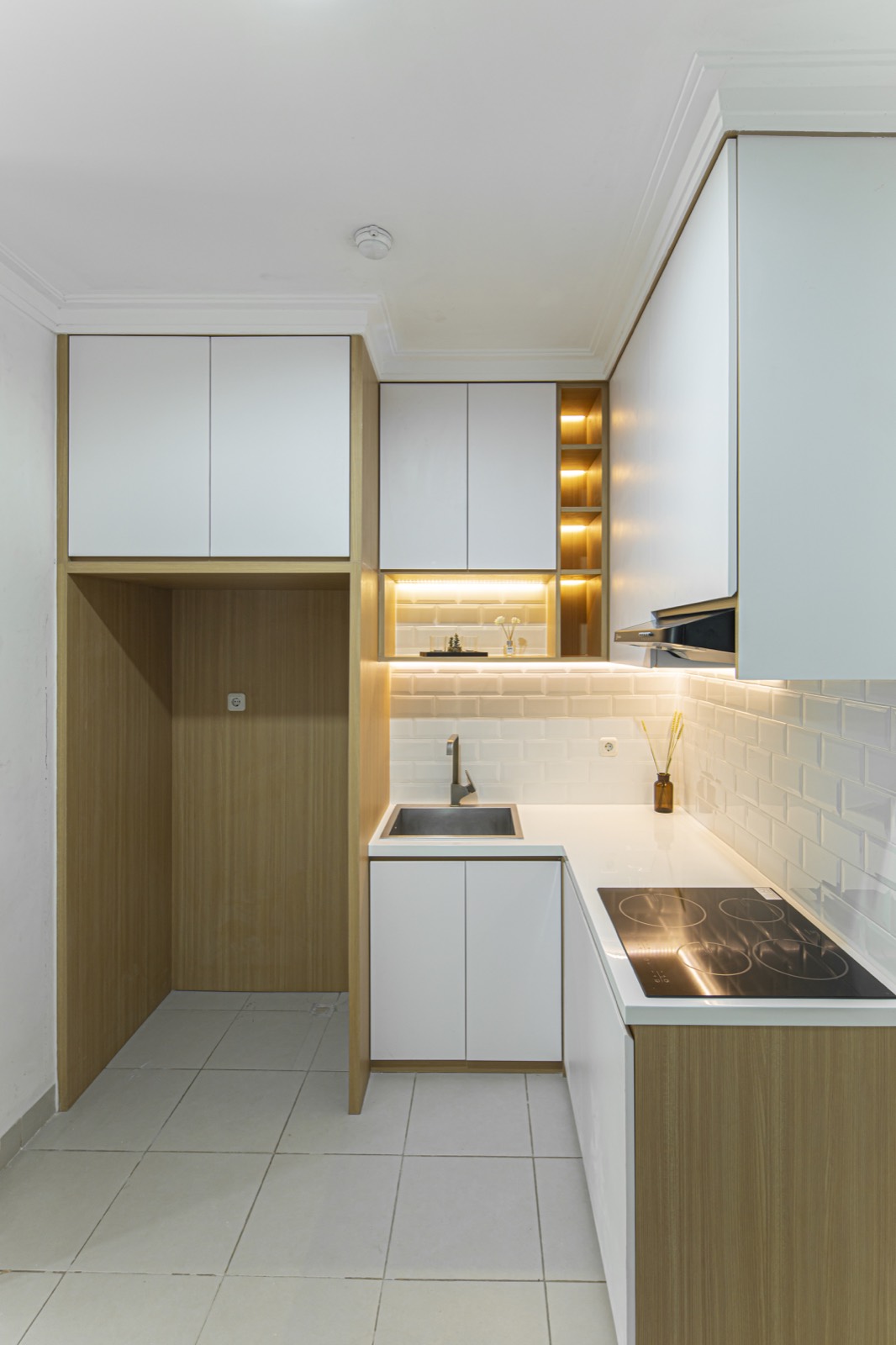 Residence 8 Senopati interior photograph 3