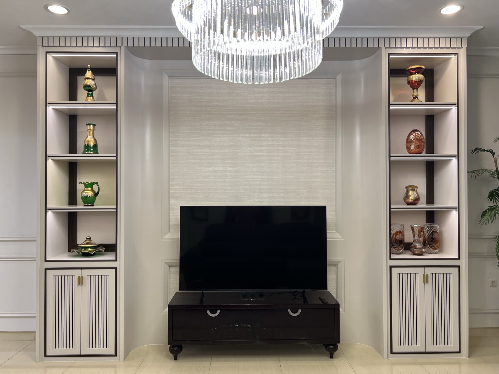 Tebet interior photograph 4